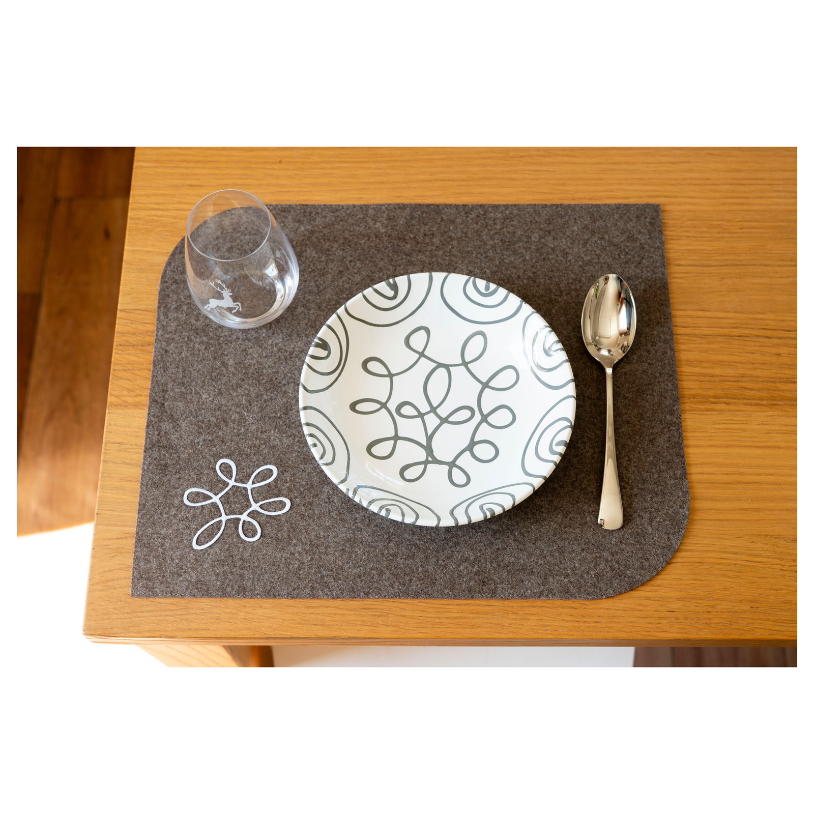 Antonia placemat with flame